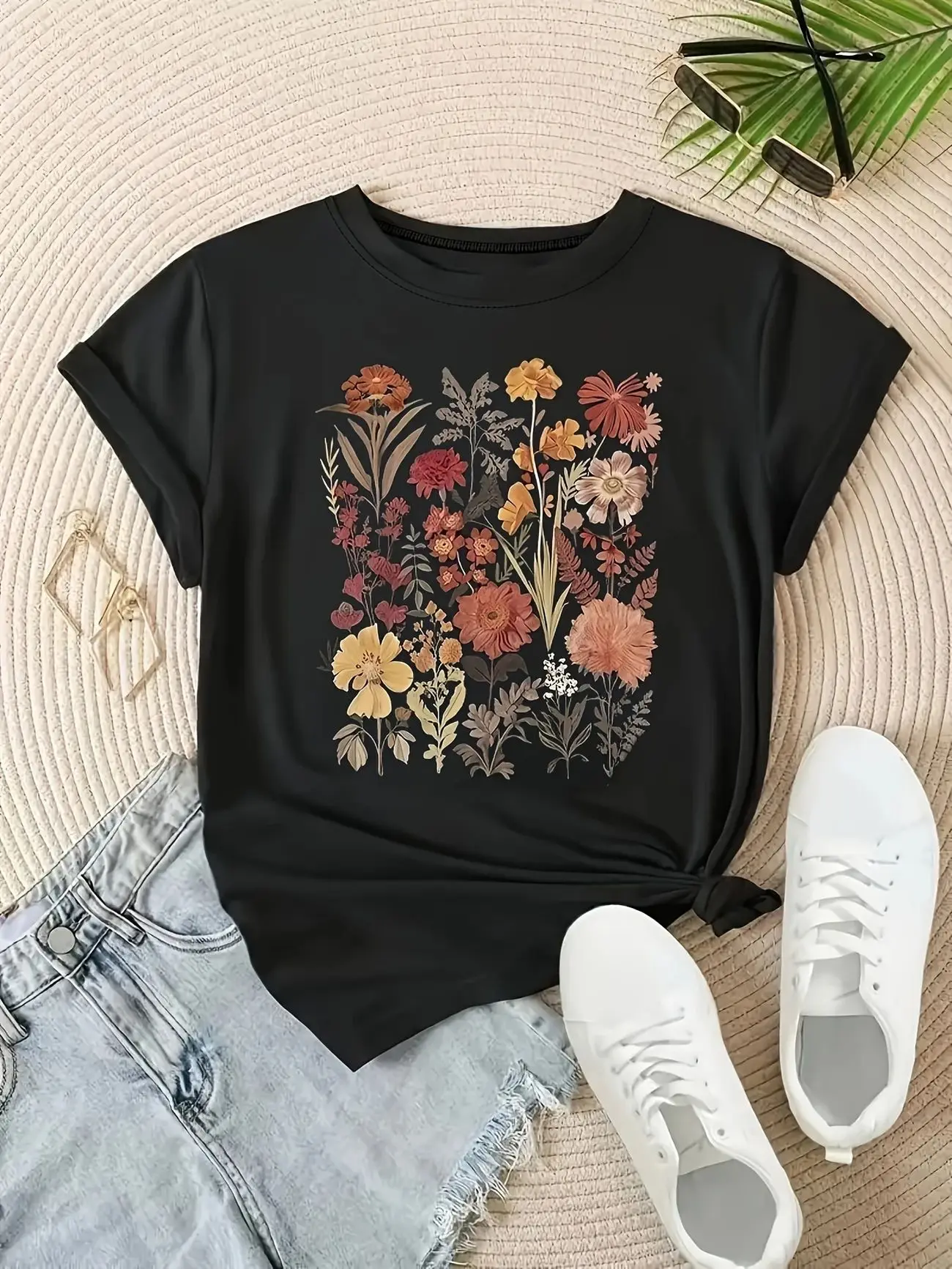 

Plus - Size Women's Black Short - Sleeve T - shirt, Retro Floral Print, Knot Hem Design, Casual & Stylish