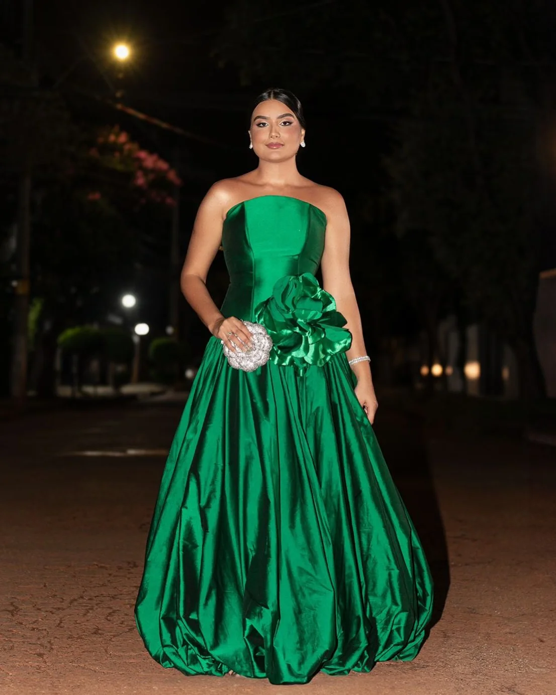

Customized Sexy Satin A-Line 3D Flowers Evening Dress High Quality Sleeveless Strapless Floor Length فساتين سهرات