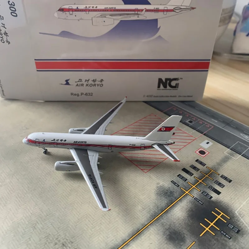 Diecast Alloy Metal 1/400 Scale Tupolev TU204 Tu-204-300 P-632 NG41001 Air Koryo Plane Model Airplanes Toy for Collection