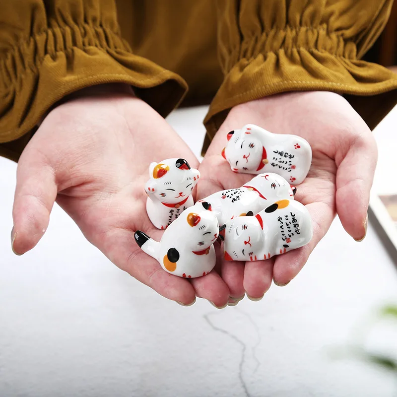 Cartoon Lucky Cat Ceramic Chopstick Holder Home Decor Pen Holder Desktop Small Ornament Cute Cat Hotel Household Chopsticks Rack