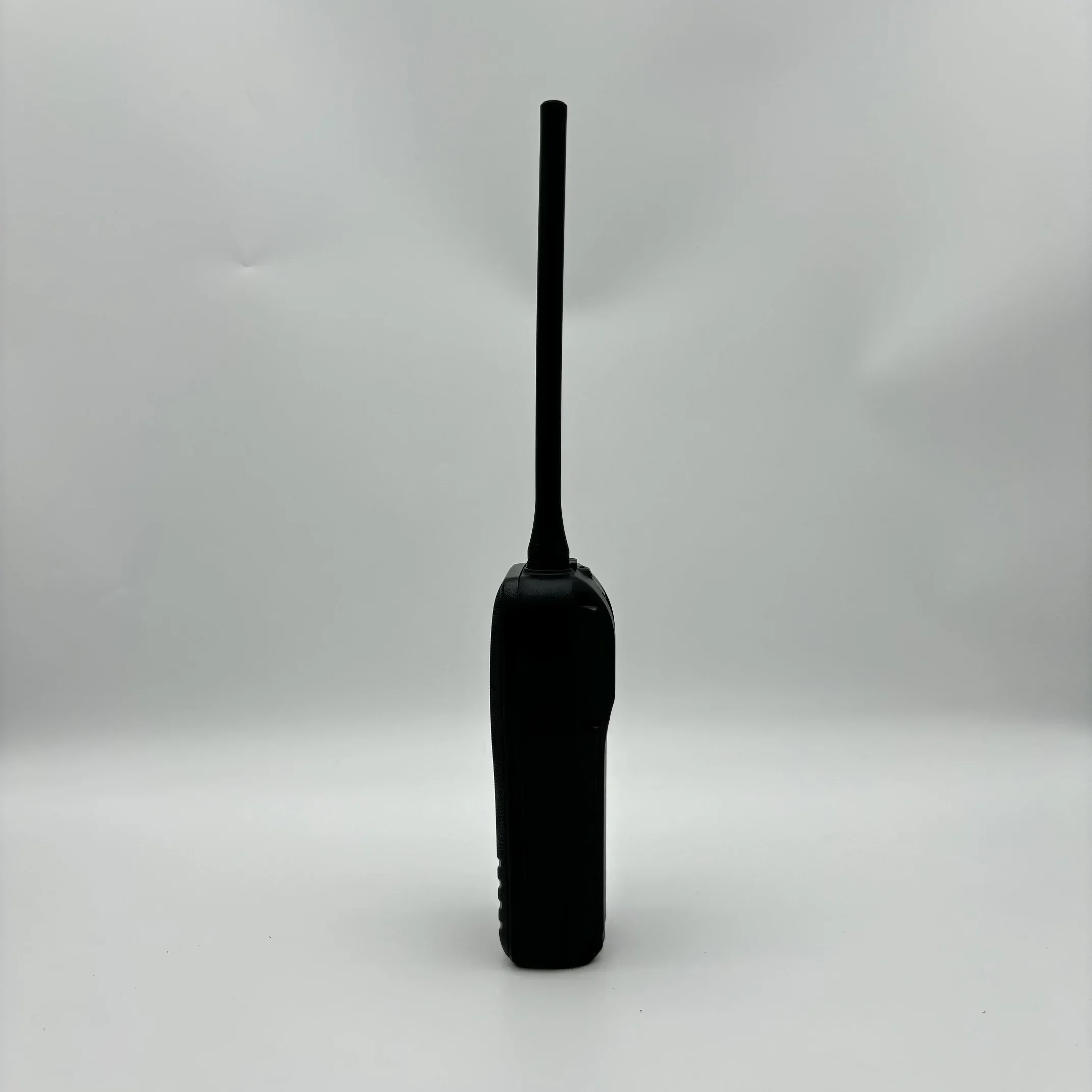 IC-M37 IP57 6W Float Flash VHF Marine Handheld Walkie Talkie with LCD Display Long Range Marine Two-Way Walkie Talkie