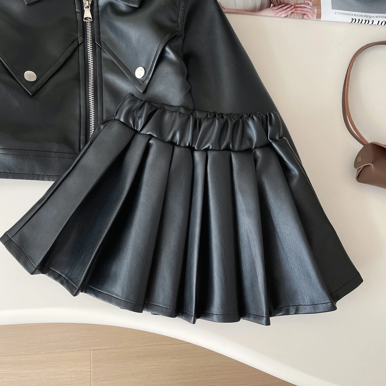 2024 Autumn New Korean Girls Small Fragrant Style Temperament Leather Jacket Set Baby Pleated Skirt Two-piece Set