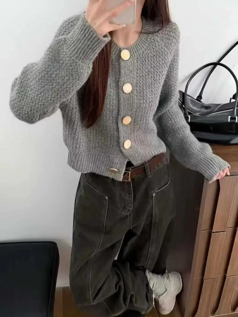 เสื้อคาร์ดิแกนถัก เสื้อสเวตเตอร์ถัก เสื้อผ้าถักสำหรับผู้หญิง ฤดูใบไม้ร่วง ฤดูหนาว สีขาว บาง น้ำหนักเบา ใส่ได้หลายโอกาส ไซส์ใหญ่ เสื้อผ้าผู้หญิง แขนยาว