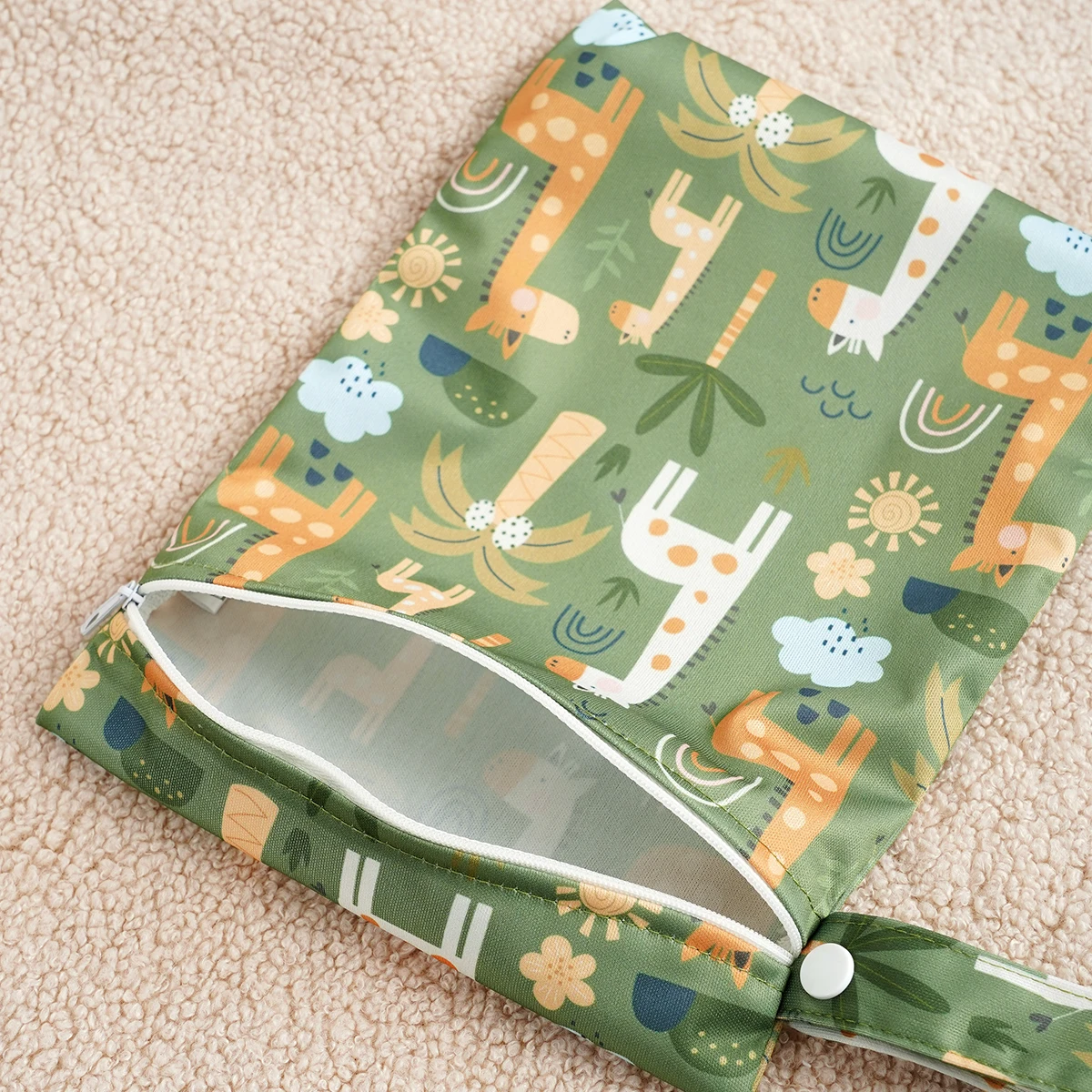 2026 New Arrival Washable Reusable Baby Storage Wet Dry Bag Easy Carry Multifunctional Travel Pouch Size 18x25cm