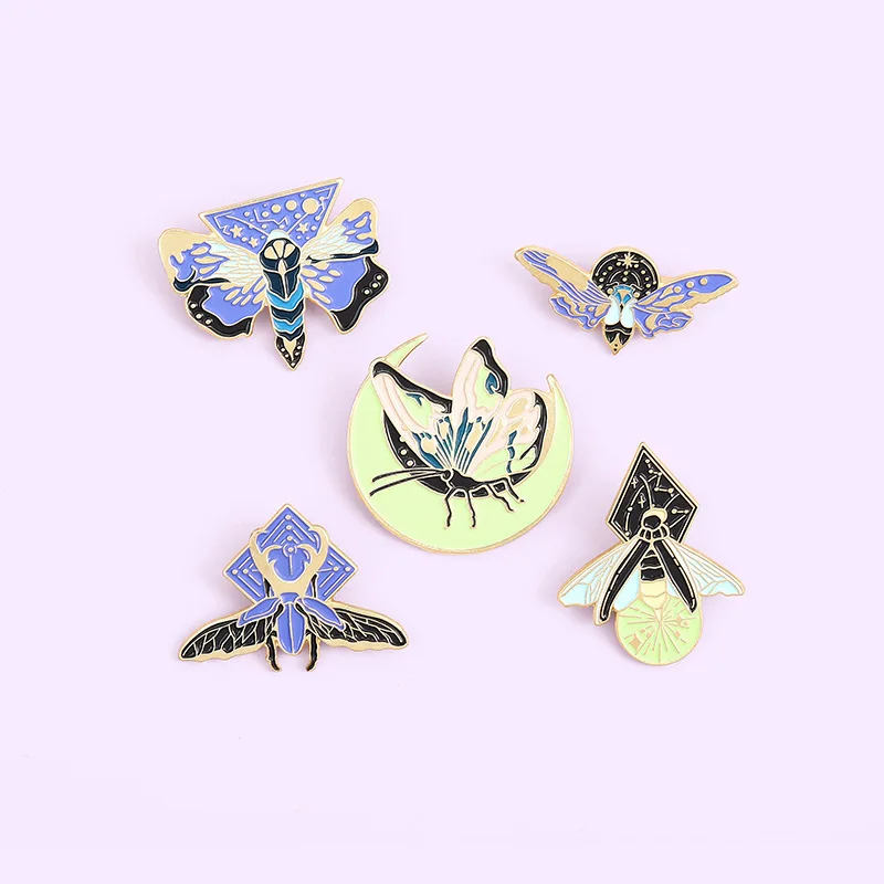 Pin esmaltado de mariposa fluorescente personalizado, insignias de solapa luminosas de diseño especial, bolsa, regalos de joyería para amigos, venta al por mayor