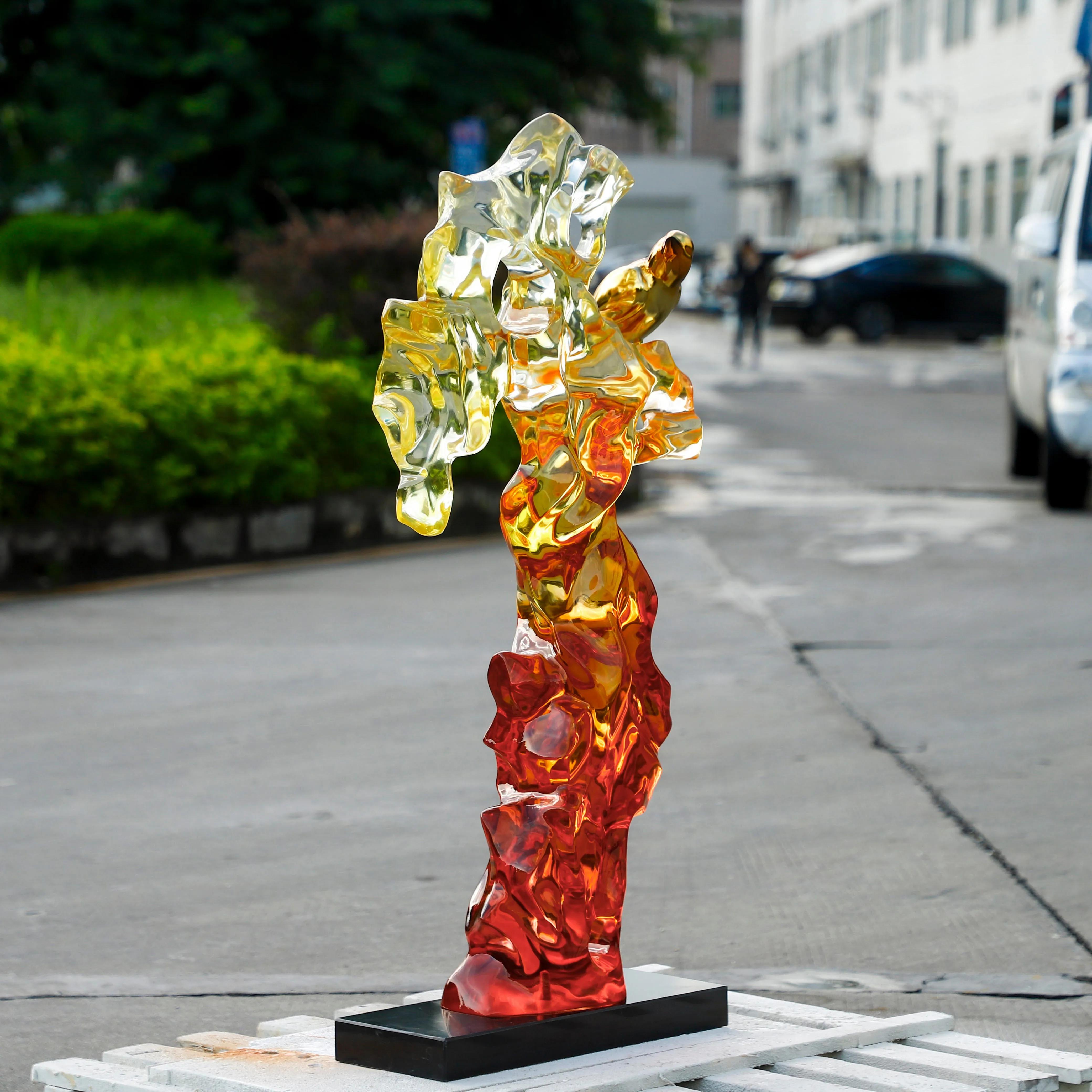 Transparent resin Taihu stone modeling artificial gorgeous ornament, handmade hotel home villa decoration sculpture