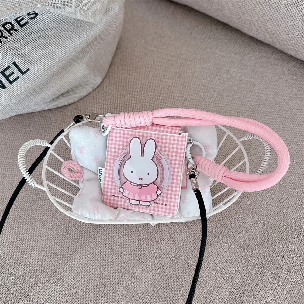 Etui na telefon Samsung Galaxy Z Flip7 Flip6 Flip 5 z motywem koreańskiego INS, w kratę, z króliczkiem z kreskówki, z magnetycznym stojakiem, z łańcuszkiem do noszenia na szyi lub przez ramię. — zdjęcie produktu 6