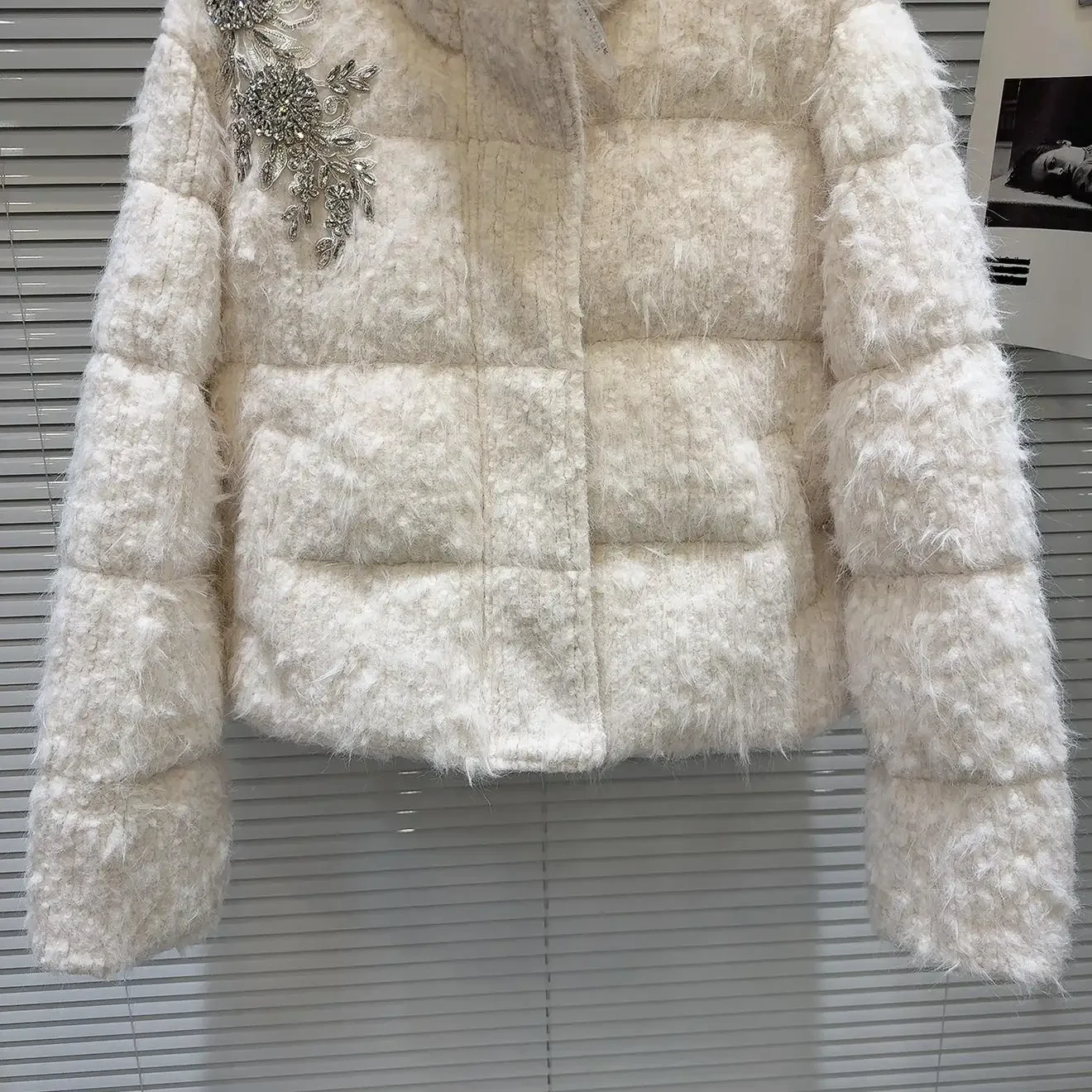 Nuovo autunno inverno moda signora piumino in peluche elegante colletto alla coreana perline di strass capispalla a maniche lunghe caldo piumino d'anatra