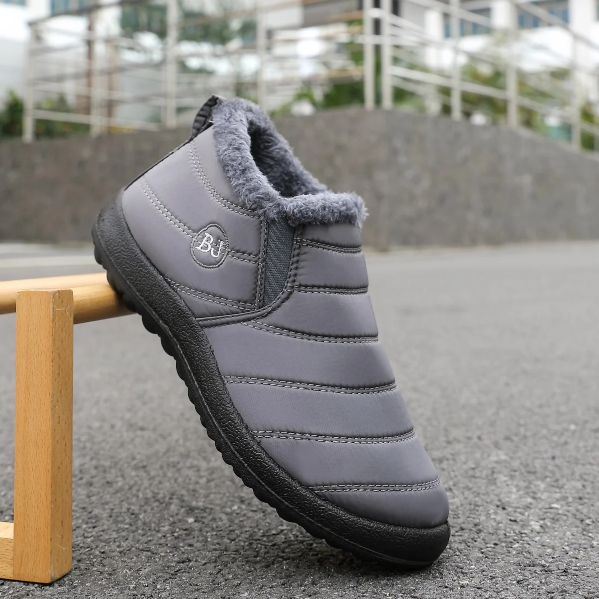 Herren-Slip-On-Stiefeletten: stilvolle, bequeme Winterstiefeletten, die warm, trendig, klassisch und vielseitig sind. – Detail 5