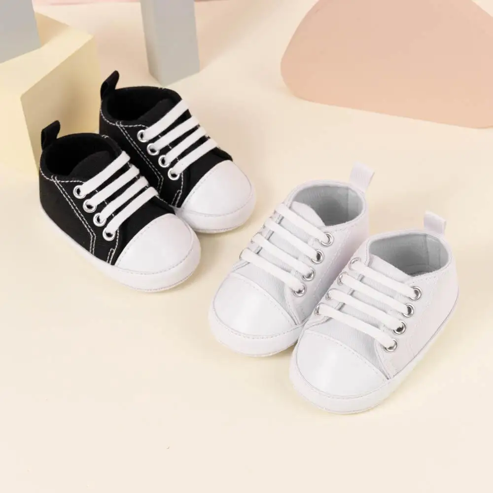 Einfarbige neue Schnürschuhe aus Segeltuch High-Top-Freizeit schuhe Baby Jungen Mädchen vier Jahreszeiten atmungsaktive rutsch feste Kleinkinds chuhe