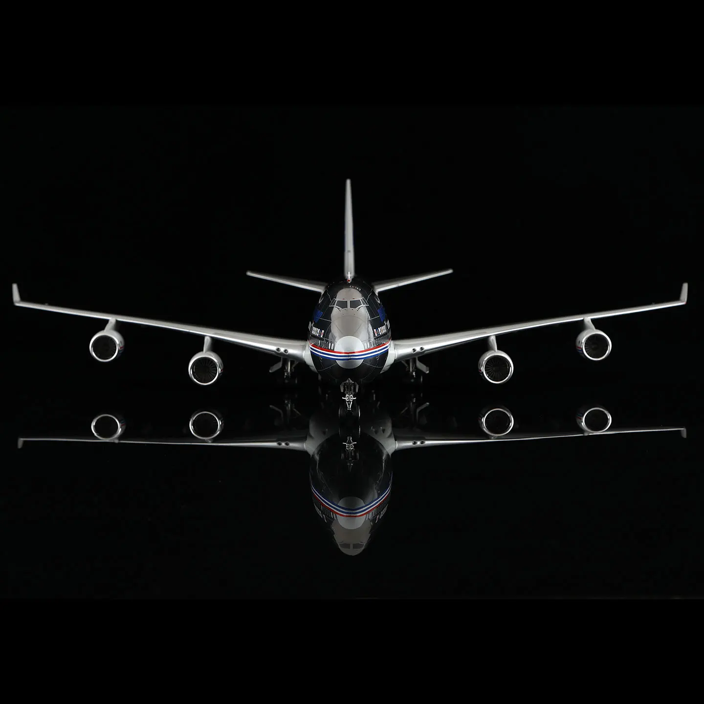 L2131 سبيكة تحصيل طائرة هدية أجنحة SQ 1:200 بوينغ "مصقول" [لون المنزل] B747-400 دييكاست طائرة طائرة نموذج N401PW