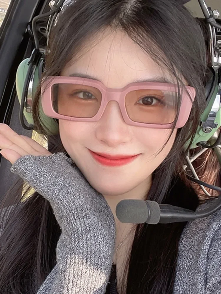 الوردي ظلال النساء النظارات الشمسية الصغيرة الأسود موضة ساحة نظارات Vintage نظارات ريترو الأخضر الإناث للجنسين Oculos Feminino