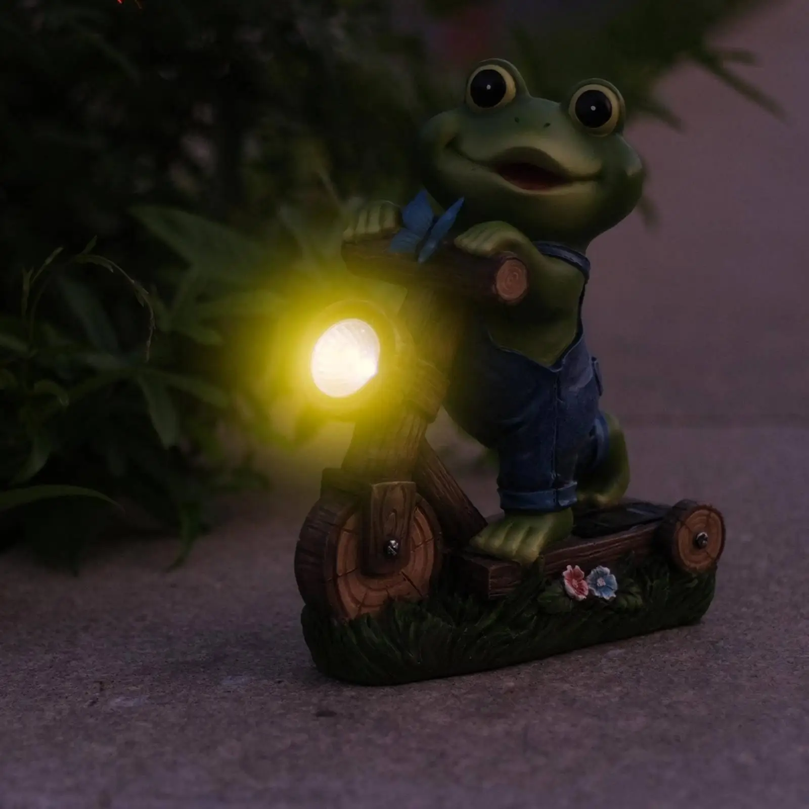Frog on Bike Figurine Waterproof Solar Frog Statue Eco Friendly Material