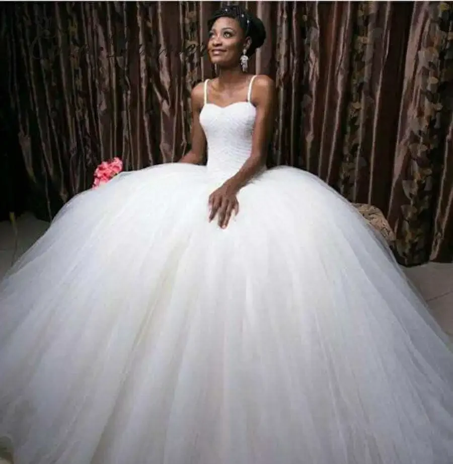 

Customized Custom Made Spaghetti Neckline Sweetheart Pearls Beading Luxury Wedding Dresses Puffy Ball Gown Africa