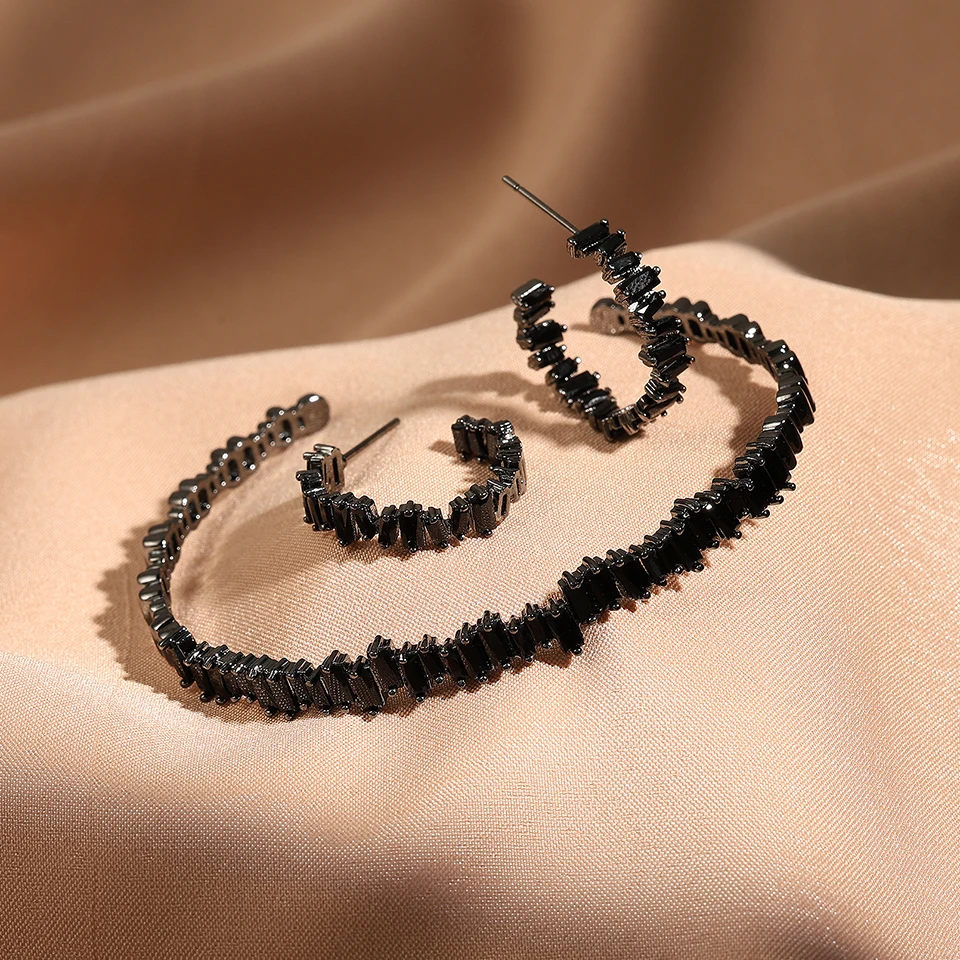 

RAKOL Mulit-cut Irregular Black Glass Crystal Bangles Set Fashion Cubic Zirconia Open Bracelet for Women 2Pcs Bracelets Earrings