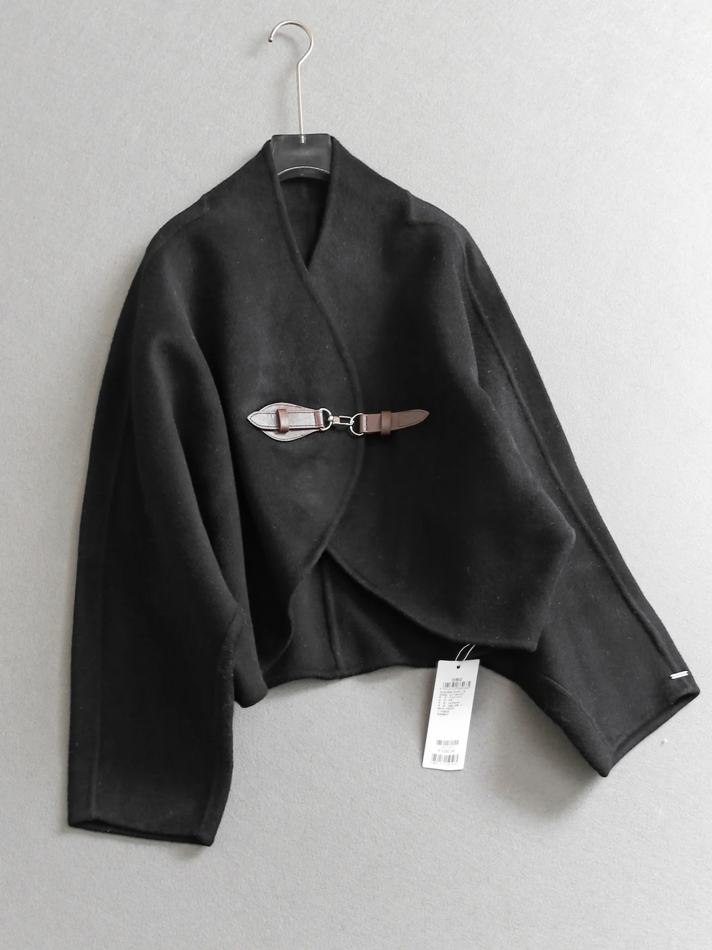 

High Quality Women Batwing Seeve shawl Cape Double-sided Wool Luxury Coat Expensive Leather Buttons Fashion Tops