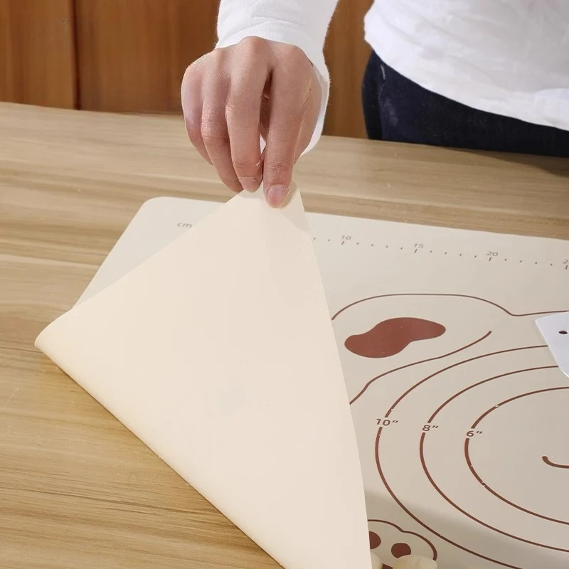 Food Grade Silicone Cute Bear Dough Mat Non-Stick Mat Rolling Baking Mat Anti Slip Pastry Sheet for Kitchen Use Baking Accessory