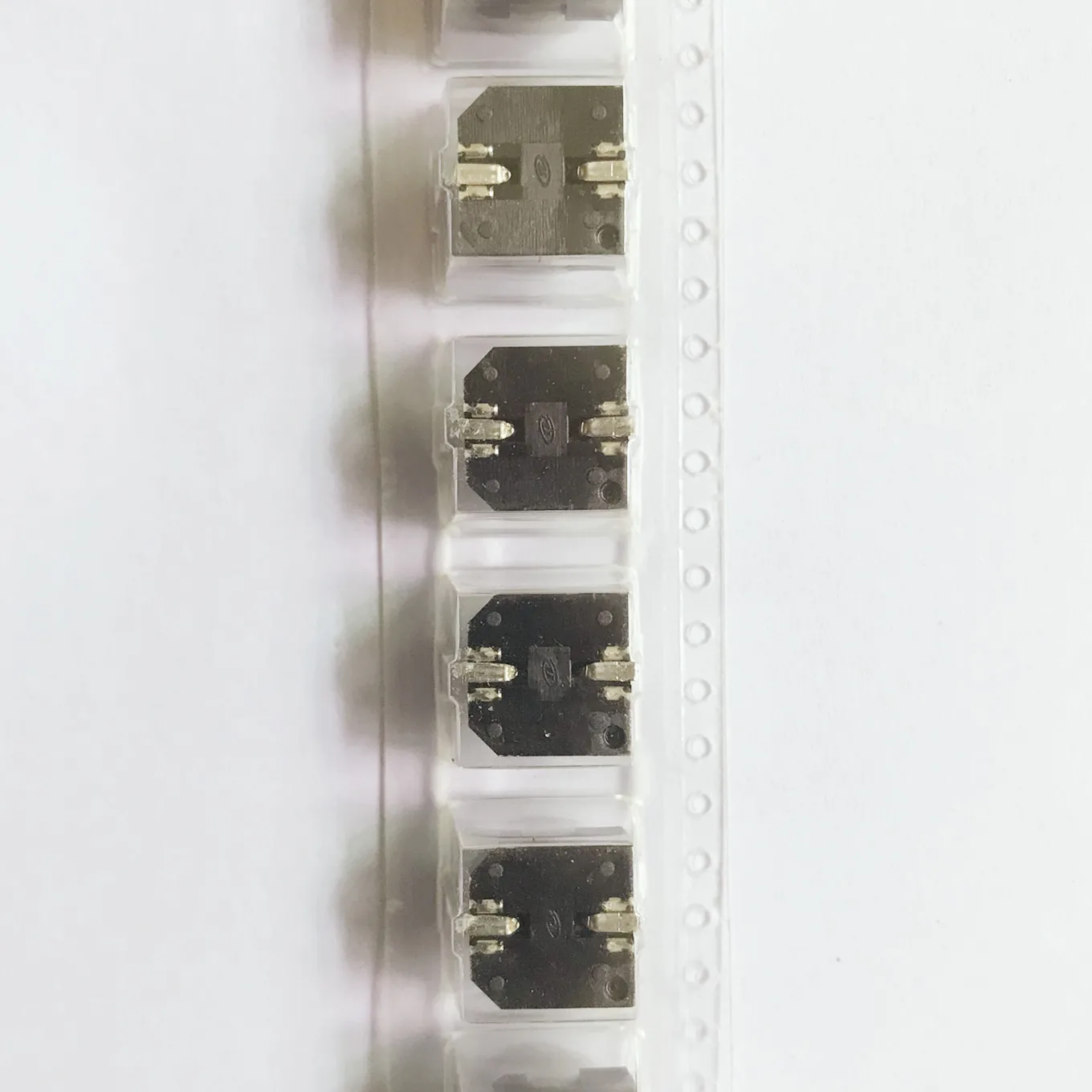 Original new 100% UUE1V101MNS1GS 35V100UF 10X10MM 125-degree SMD electrolytic capacitor (Inductor)