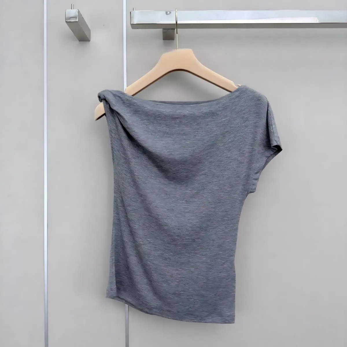 2026 High quality women's clothing with single-sided twisted shoulder short sleeves--hb725