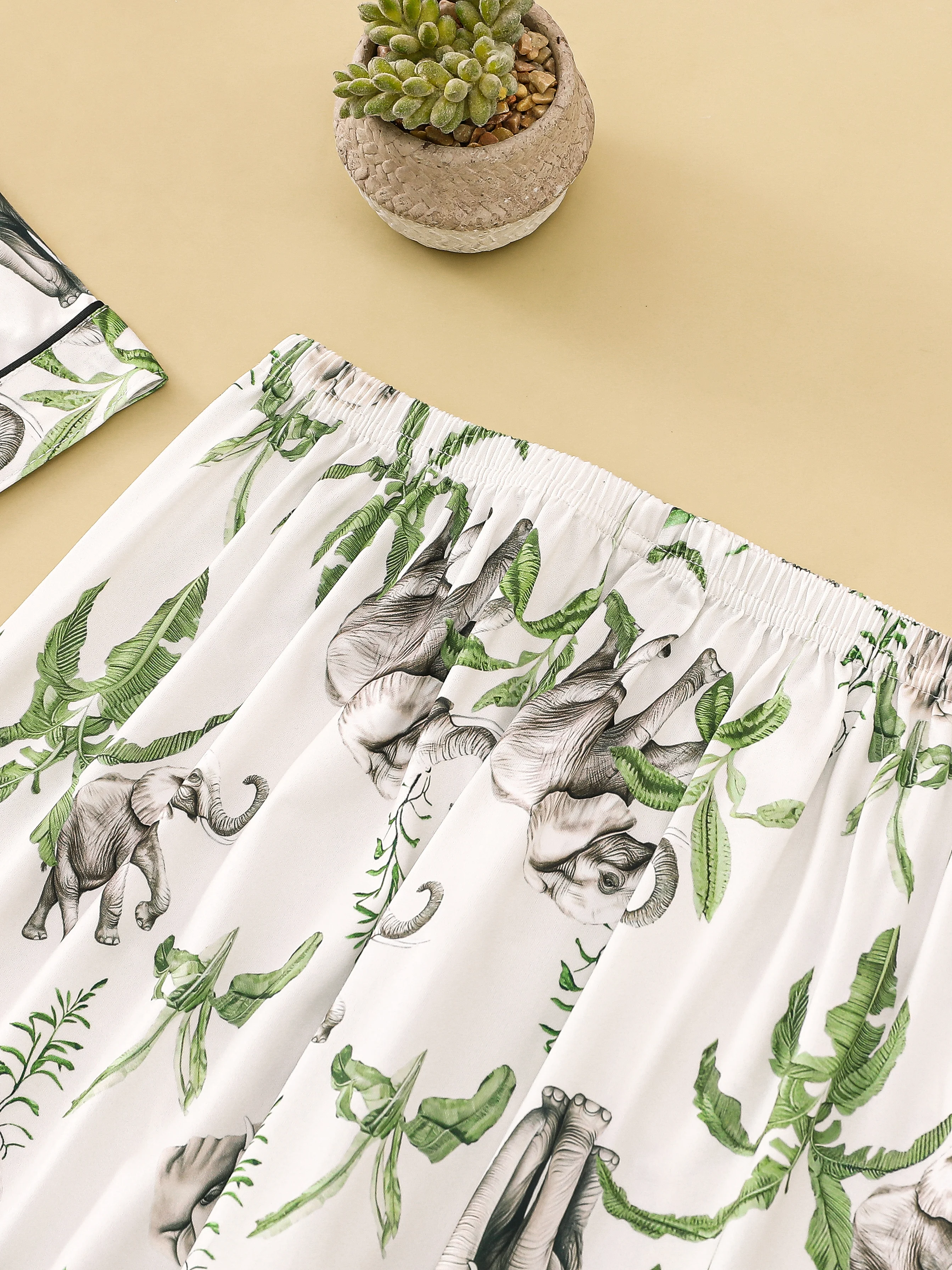 Tropical plant elephant print pajamas for women short-sleeved tops with lapels and loose trousers loungewear for women