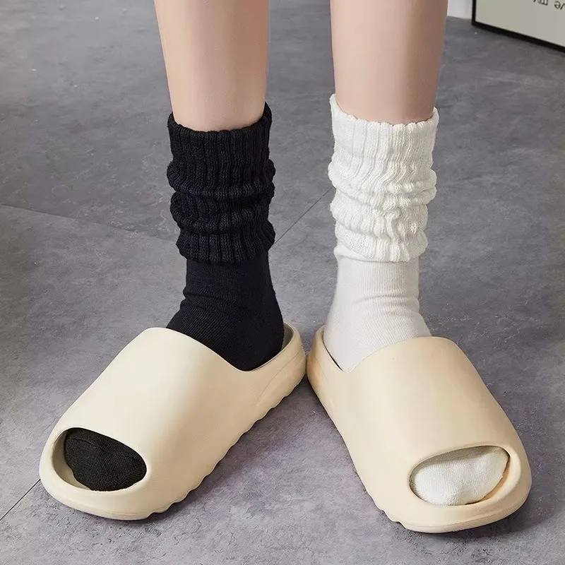 Calcetines largos de punto Y2k para mujer, calcetines informales holgados de ganchillo liso en blanco y negro, calcetines de algodón con puños para botas, calcetines con volantes