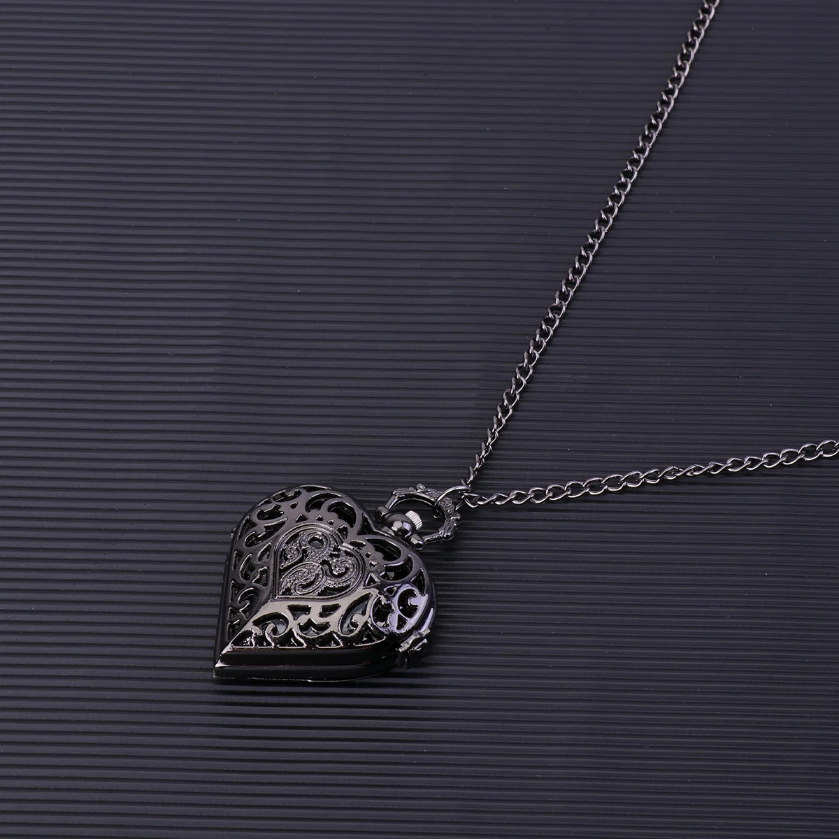

Retro Pocket Watch Heart Shaped Quartz Black Vintage Carving Exquisite Lightweight Practical Durable Small Simple Detail Popular