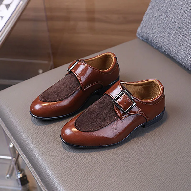 

Новые детские школьные кожаные туфли с острым носком, британская форма для мальчиков, лоферы для выступлений, черные, коричневые модельные туфли CSH1648