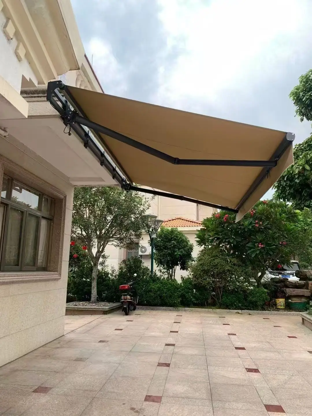 

Luxury Auto Awning Manufacturer Outdoor Foldable Awning with PVC Canvas Multi-size Projection-type Foldable Arm Design Canopy