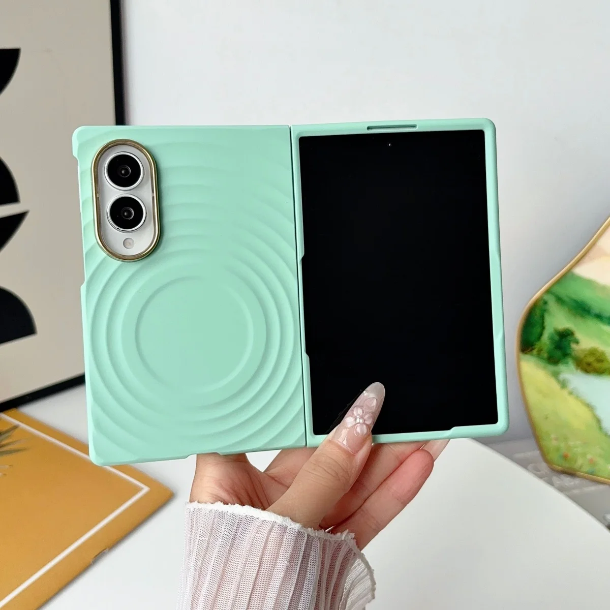 Funda para teléfono con diseño de ondas de agua en colores pastel y acabado mate, compatible con MagSafe, para Samsung Galaxy Z Fold 8. Cubierta ultrafina de policarbonato con carga inalámbrica.