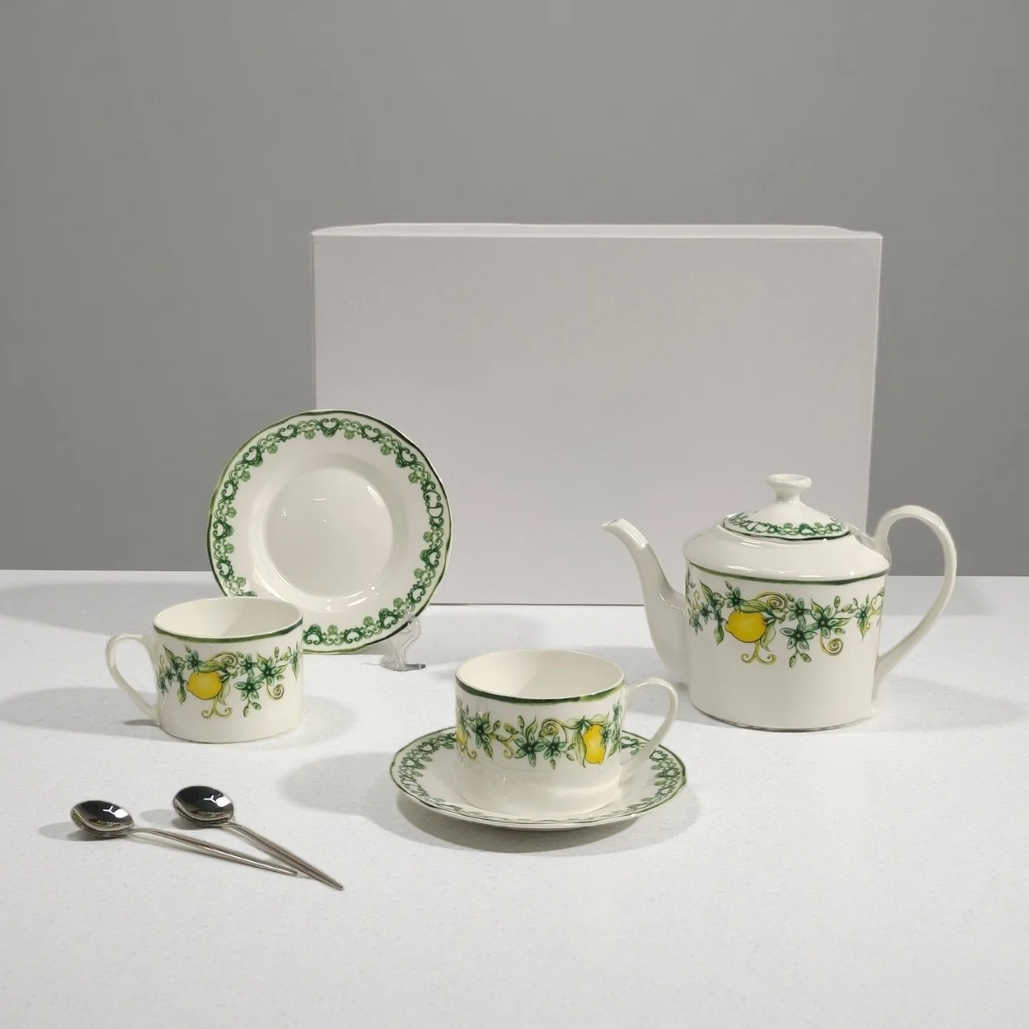 

New Spring/Summer Luxury Lemon Perfume Coffee Set (7 Pieces) [One Pot, Two Cups and Saucers + Silver Spoon] - Holiday Gift