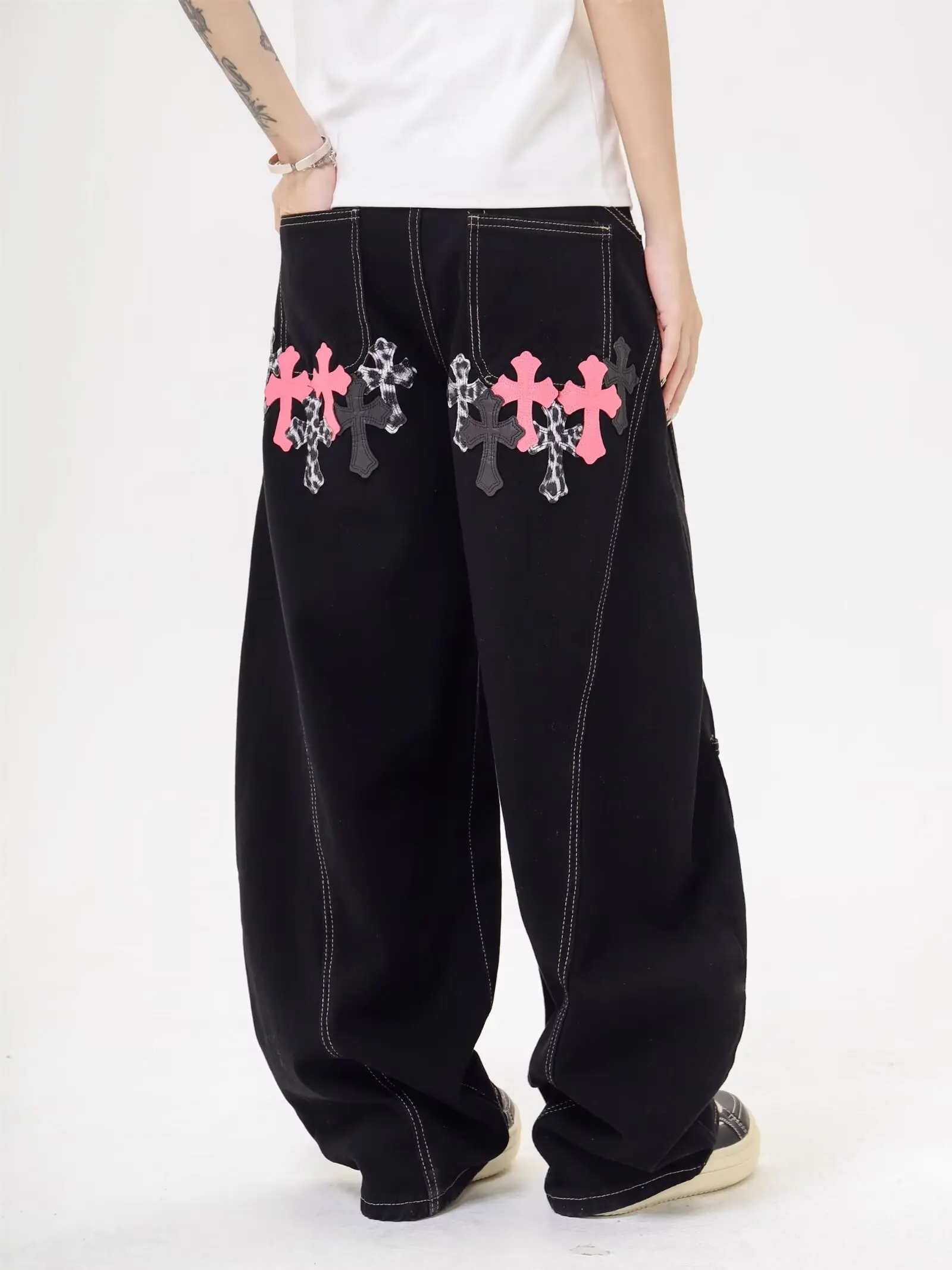 جينز ديني أسود منحني على الطراز الأمريكي مع طباعة متقاطعة متعددة الاستخدامات لكل من الرجال والنساء سروال Y2K فضفاض مناسب #3