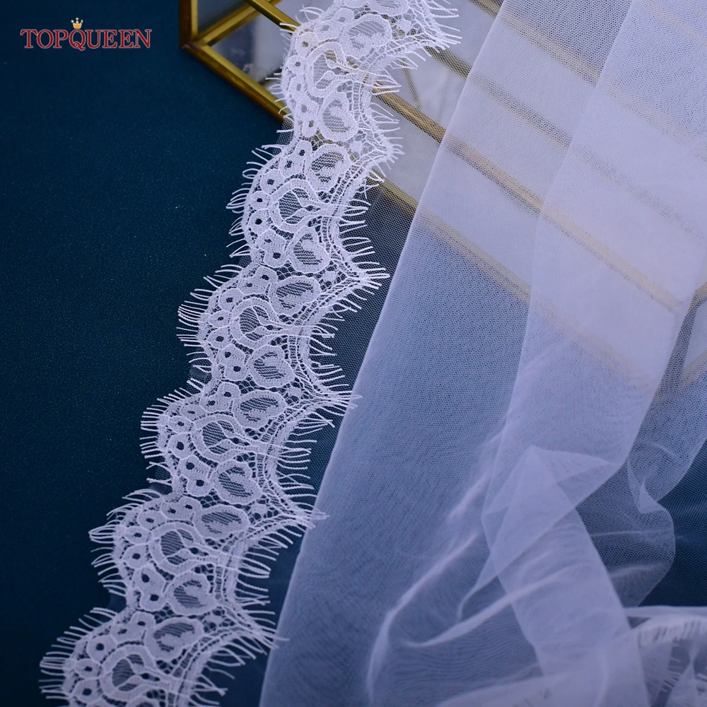 TOPQUEEN V154 Wedding Veil Lace Edge Bridal Veils 1 Tier Soft Italian Tulle Veil with Comb Romantic Eyelash Lace Partial Trim