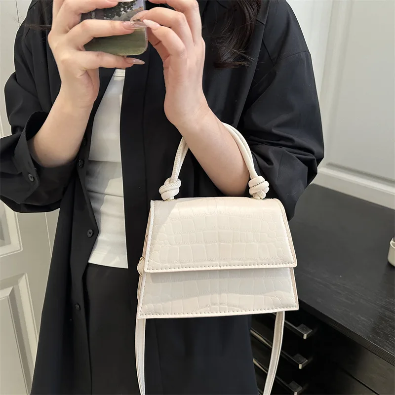 

Женская сумка в корейском стиле — новый сезон, однотонная французская мини-квадратная сумка, через плечо, ниша и универсальная