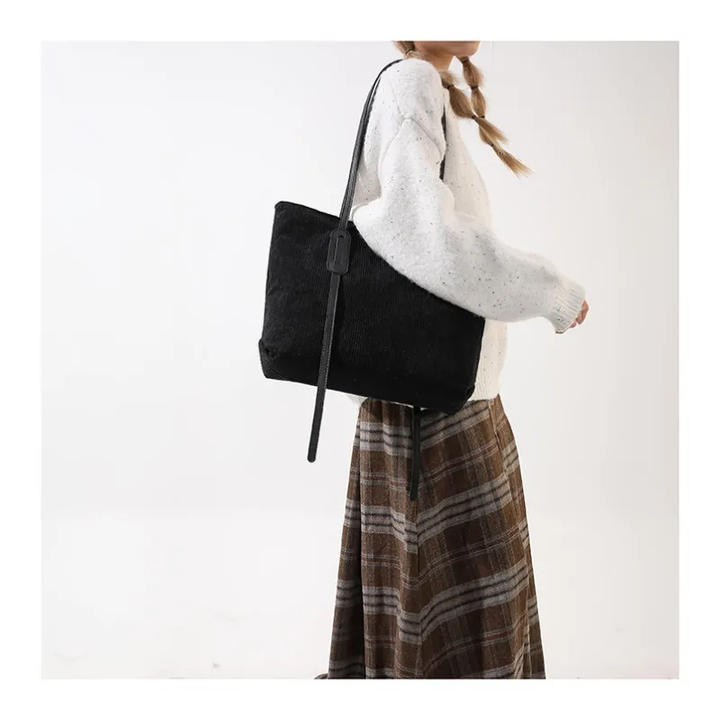 

Simple Large Capacity Striped Velvet Tote Shoulder Bag New Fashion Casual Handbag Solid Color Winter Commuting Shoulder Bag