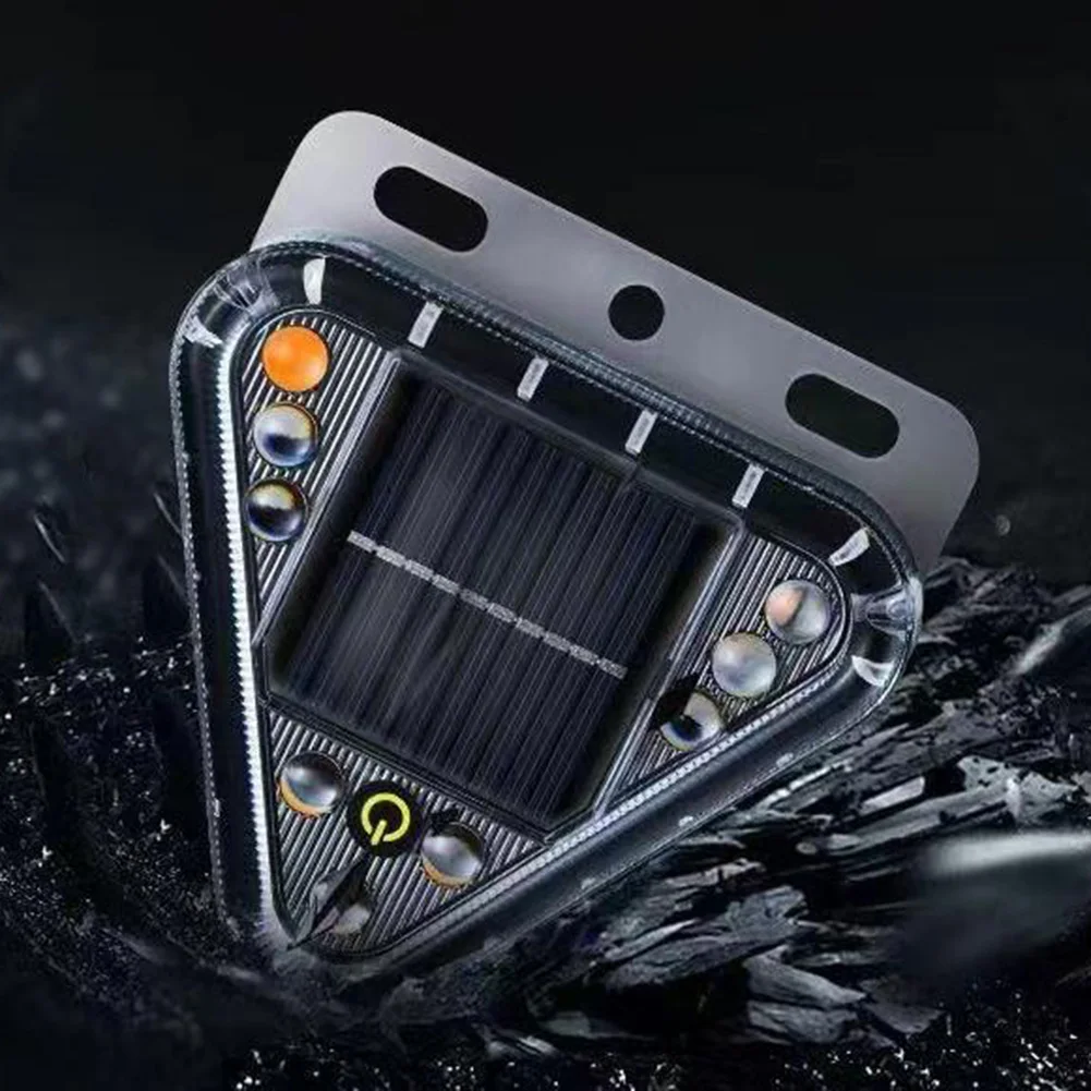 ظروف الطقس المتكافئة كما هو موضح في الصورة LED ضوء وامض يعمل بالطاقة الشمسية يناسب معظم الشاحنات غطاء متين مقاوم للماء للسيارات