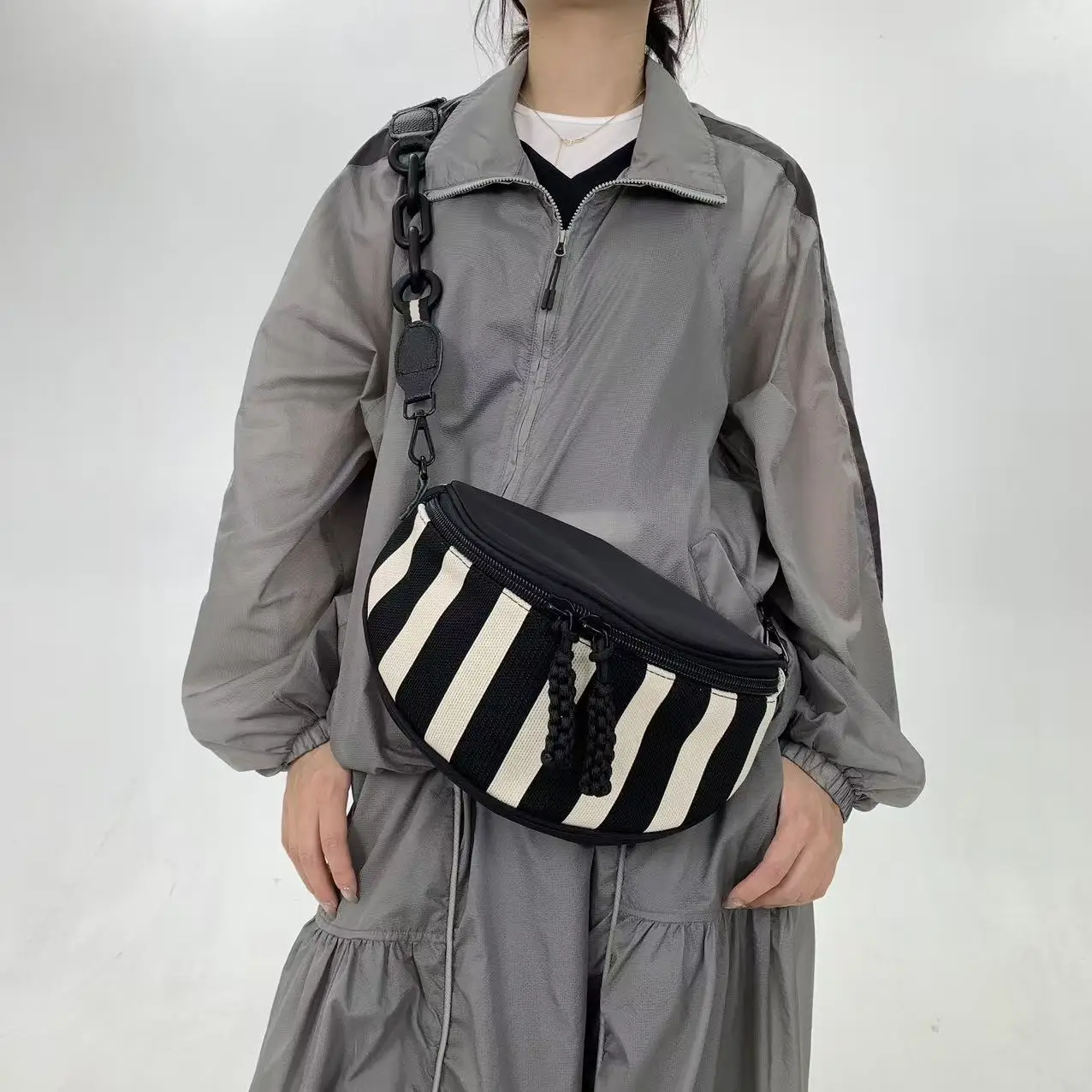 Ladies' fashionable casual minimalist versatile crossbody bag with striped lightweight shoulder bag