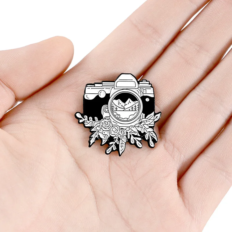 Vintage Camera Enamel Pins Custom Black White Badge Brooch for Bag Clothes Lapel Pin Outdoor Photography Jewelry Gift for Friend