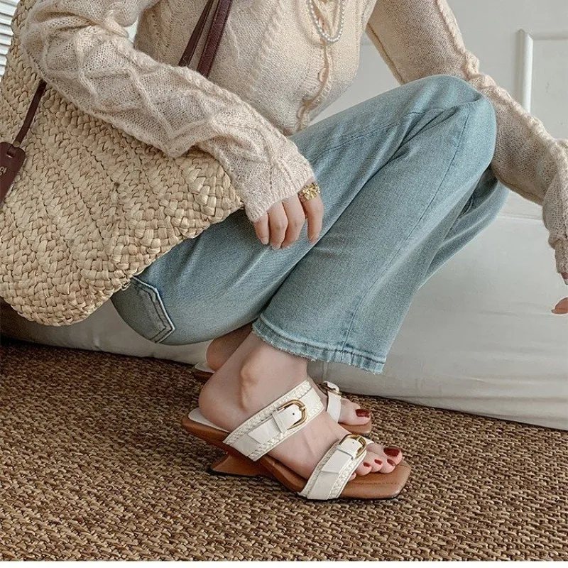 Sandal Wanita Vintage dengan Tali Anyaman dan Gesper, Model Open Toe Wedges, Sandal Musim Panas Wanita Terbaru dengan Hak Tinggi dan Ujung Persegi