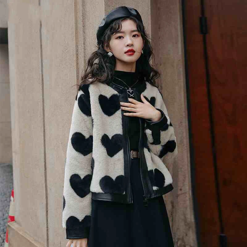 

Love Pattern Cotton Thickened Lamb Plush Coat Women Autumn Winter New O-Neck Zipper Style Loose Short Fur Integrated Jacket