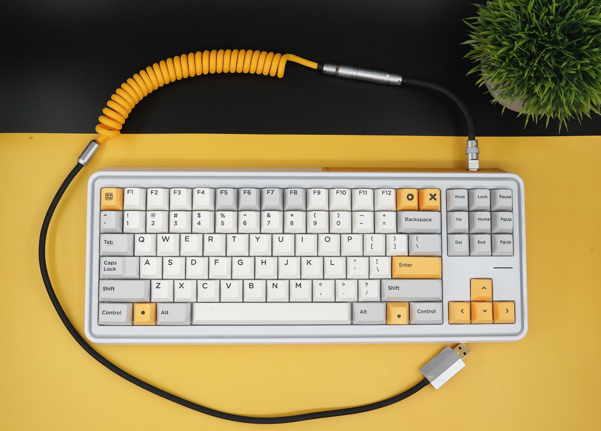 Geekcable สายดาต้าคีย์บอร์ดแบบกลไกงานแฮนด์เมดสำหรับธีม gmk SP keycap line สีเหลืองและสีดำ colorway