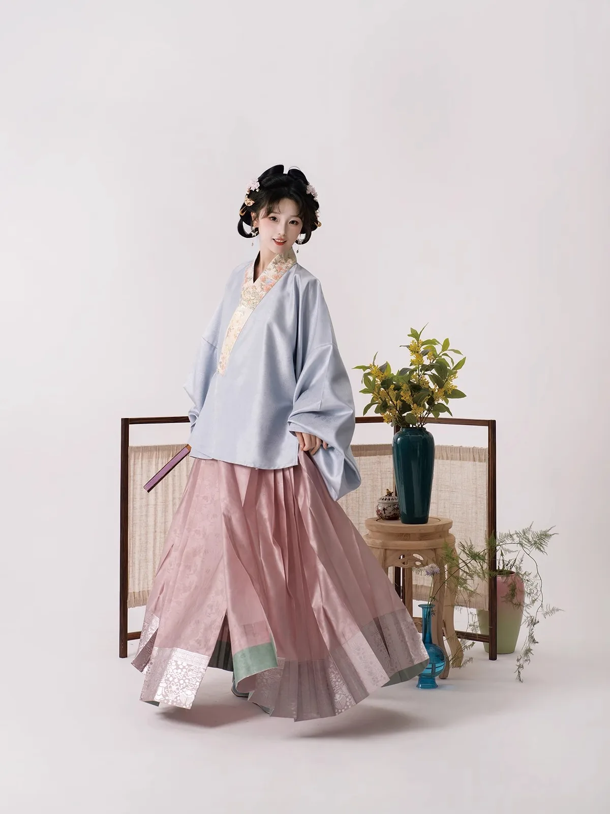 

Юбка-панель в стиле династии Мин с золотым кружевом, узкая, с низкой посадкой, для весенне-летнего сезона, традиционная китайская одежда для женщин.