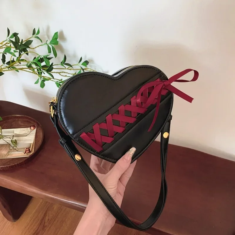 

MBTI Y2k Womens Shoulder Bag Small Black Heart-shaped Sweet Fashion Cute New in Handbags Casual Kawaii Female Elegant Coin Purse