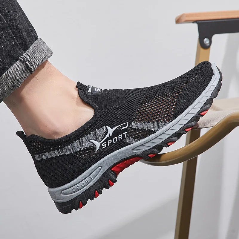新しいメンズカジュアルシューズメッシュ中高年快適で通気性のあるスポーツワンペダルお父さんソフトソール布