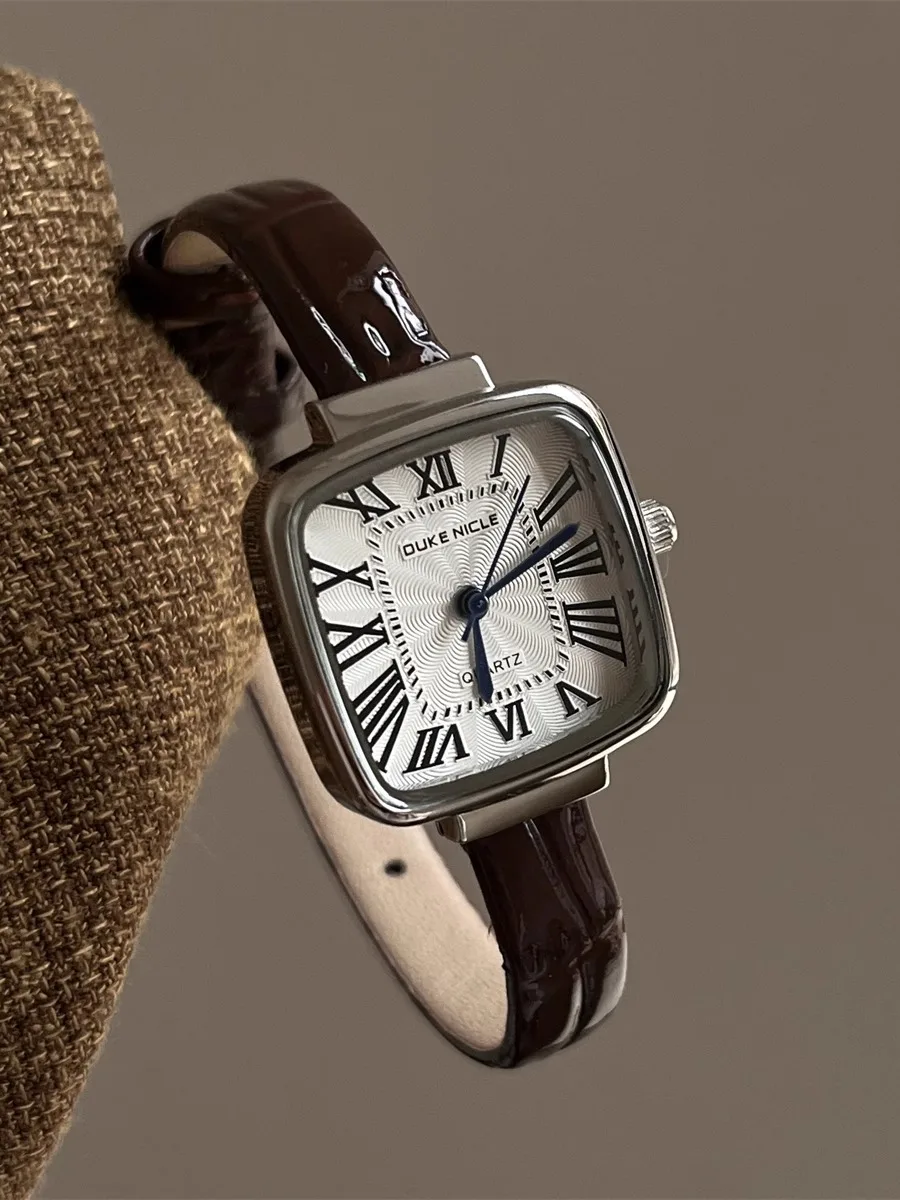 ساعة مربعة كاجوال جديدة راقية للنساء تصميم متطور مناسب للطلاب والنساء، ساعة يد نسائية عالية الجودة. #2