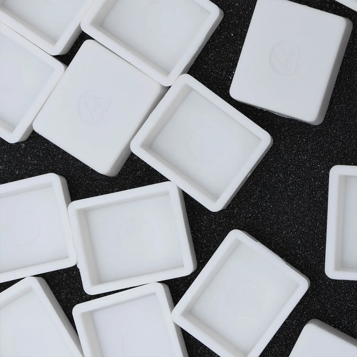 

100pcs Watercolor Half Pans Empty Plastic Containers For Solid Paints Durable Portable Sketching Set Watercolor Pan Storage Diy