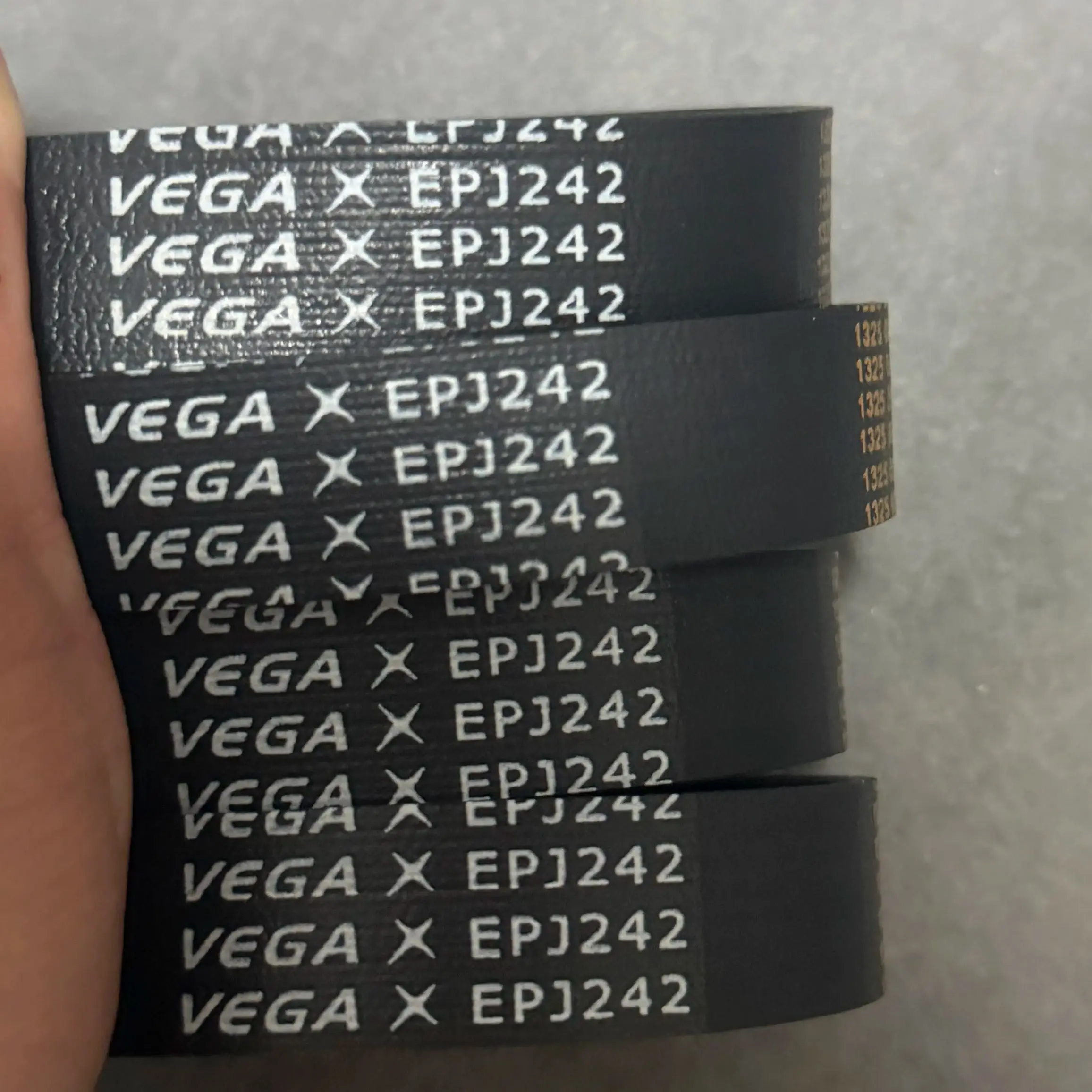 

2 шт. приводной ремень Vega 8 ребер EPJ242