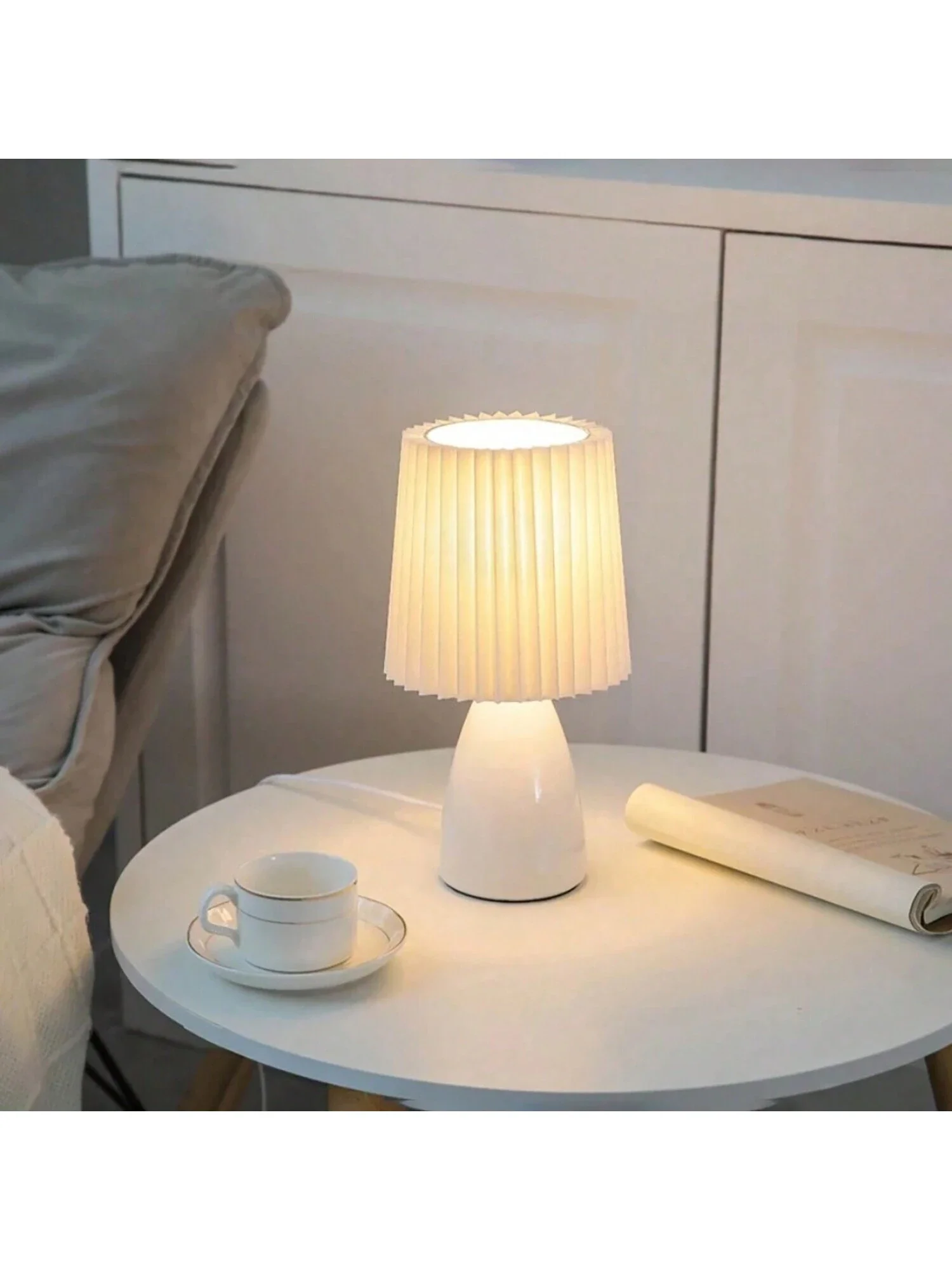 

1pc USB-Powered Nordic Ins Style Vintage Glass Table Lamp With Pleated Lampshade, Modern & Minimalist Decorative Lamp, Suitable