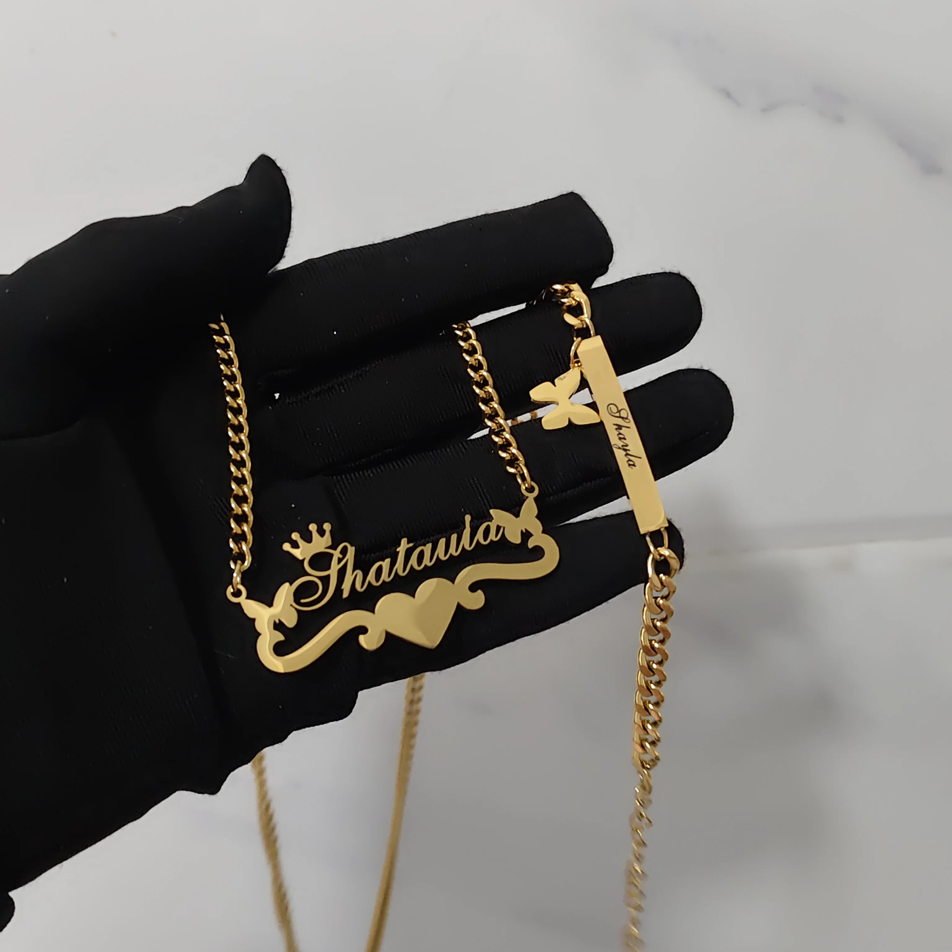 DHQH جديد بالجملة اسم شخصي مجموعة رسالة مخصصة على شكل قلب قلادة فراشة سوار هدية عيد ميلاد مبيعات المصنع