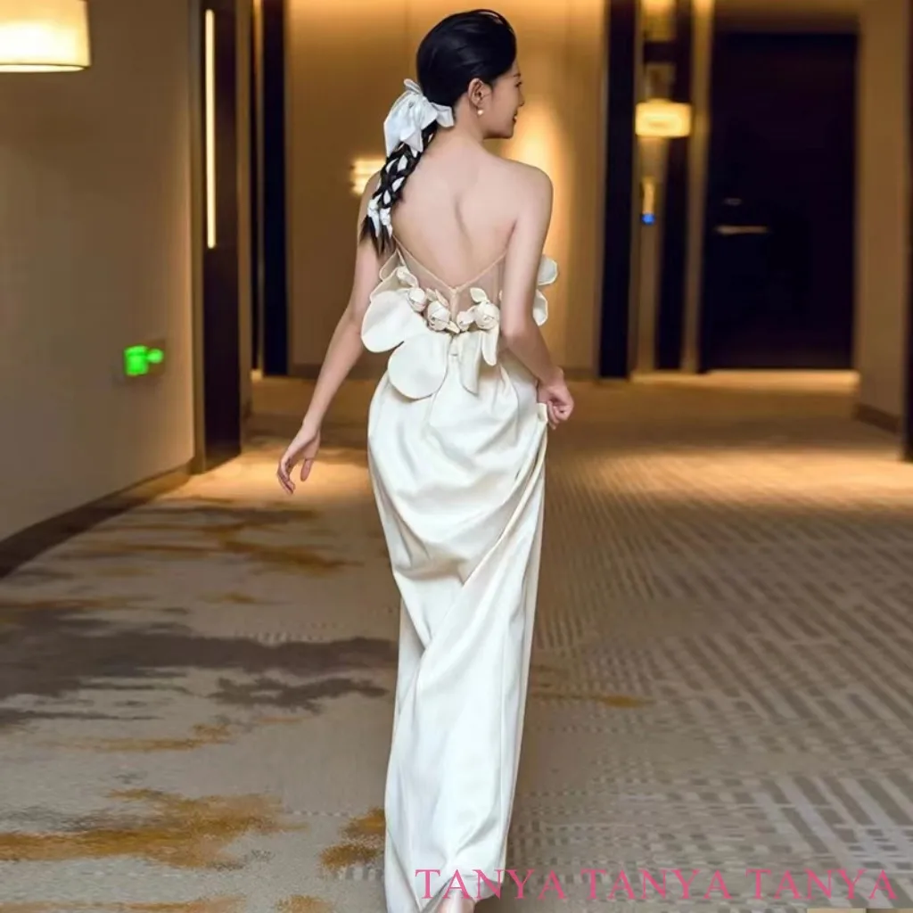 Elegant Wedding Dresses Simple Strapless Facncy Backless Decorated With Charming 3D Handmade Flowers Bridal Gown SWD0970