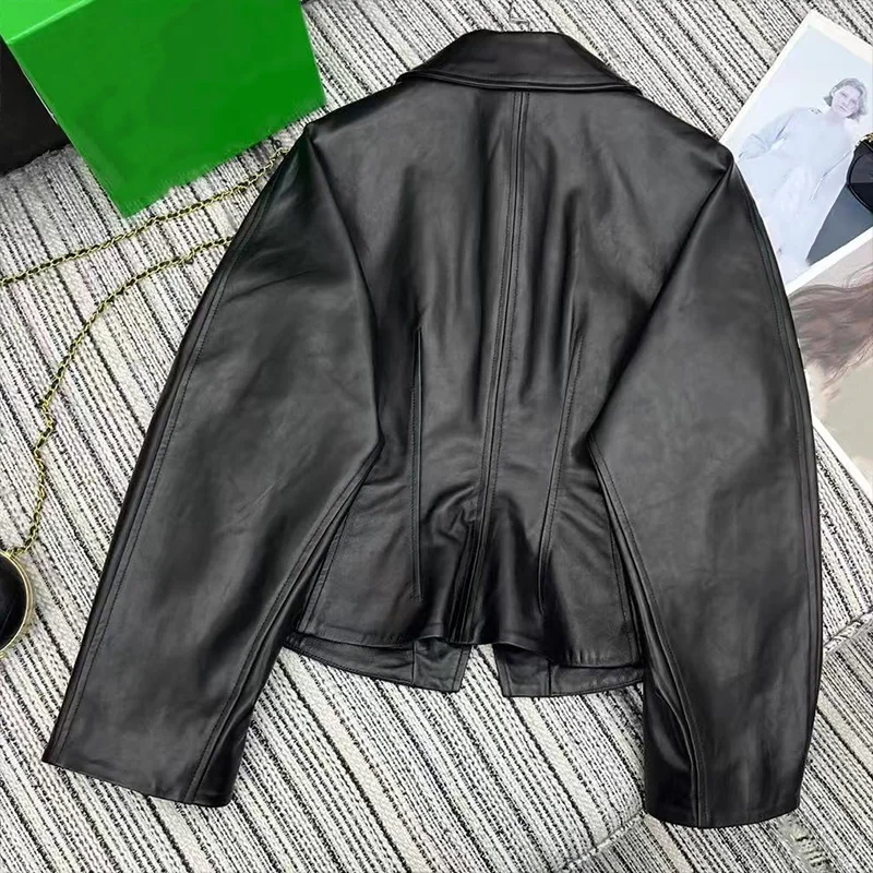 เสื้อโค้ทหนังแกะแท้ 100% คุณภาพสูงสำหรับผู้หญิง พร้อมปกเสื้อและกระดุมแถวเดียว สไตล์แจ็คเก็ตมอเตอร์ไซค์ รุ่น 25121203